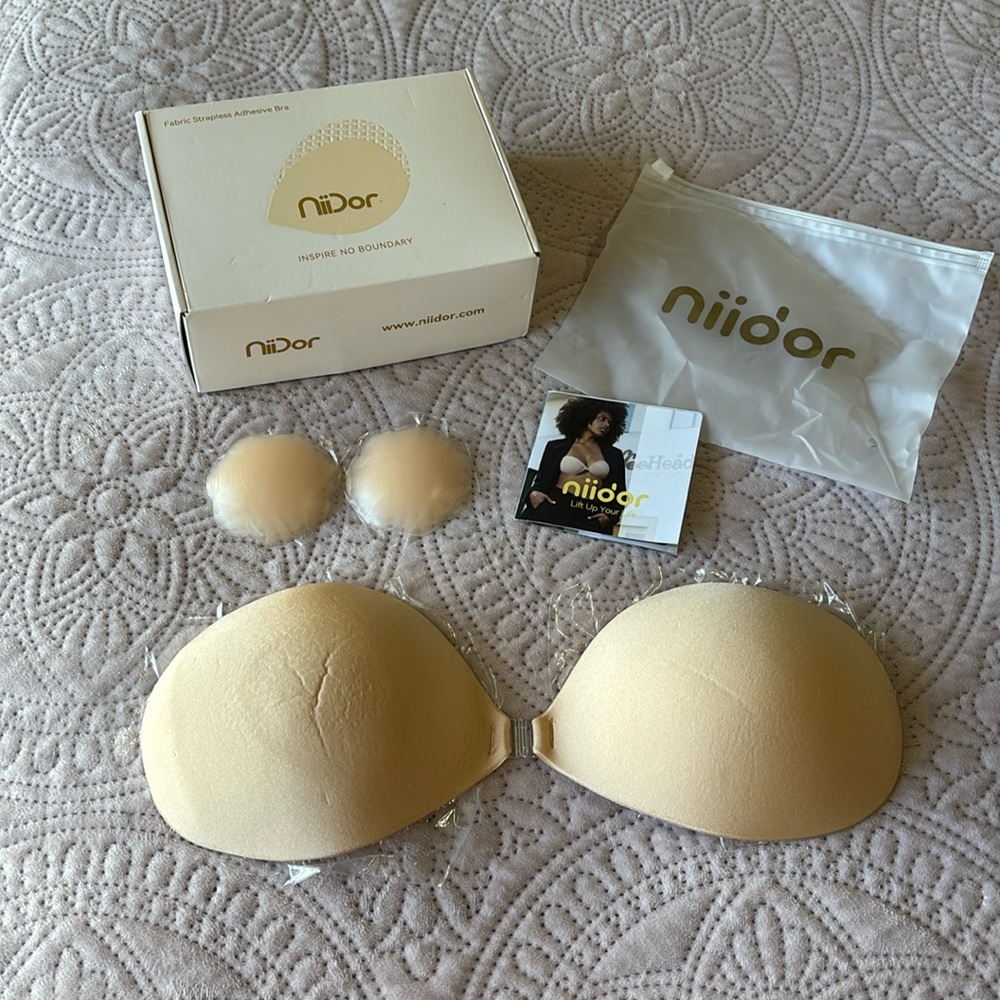 Niidor Strapless Adhesive Bra